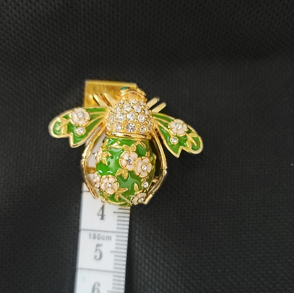 Joan Rivers Brooch - Picture 5 of 6